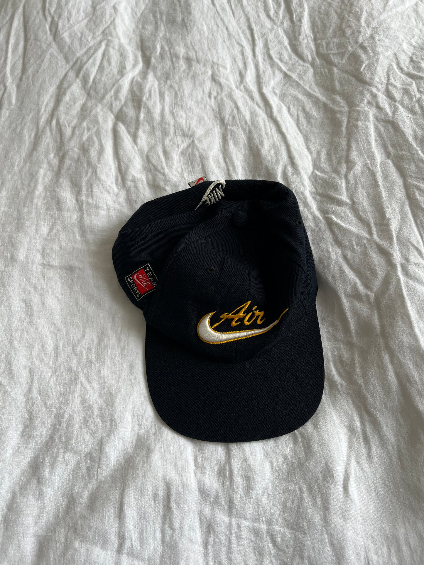 VINTAGE NIKE AIR CAP