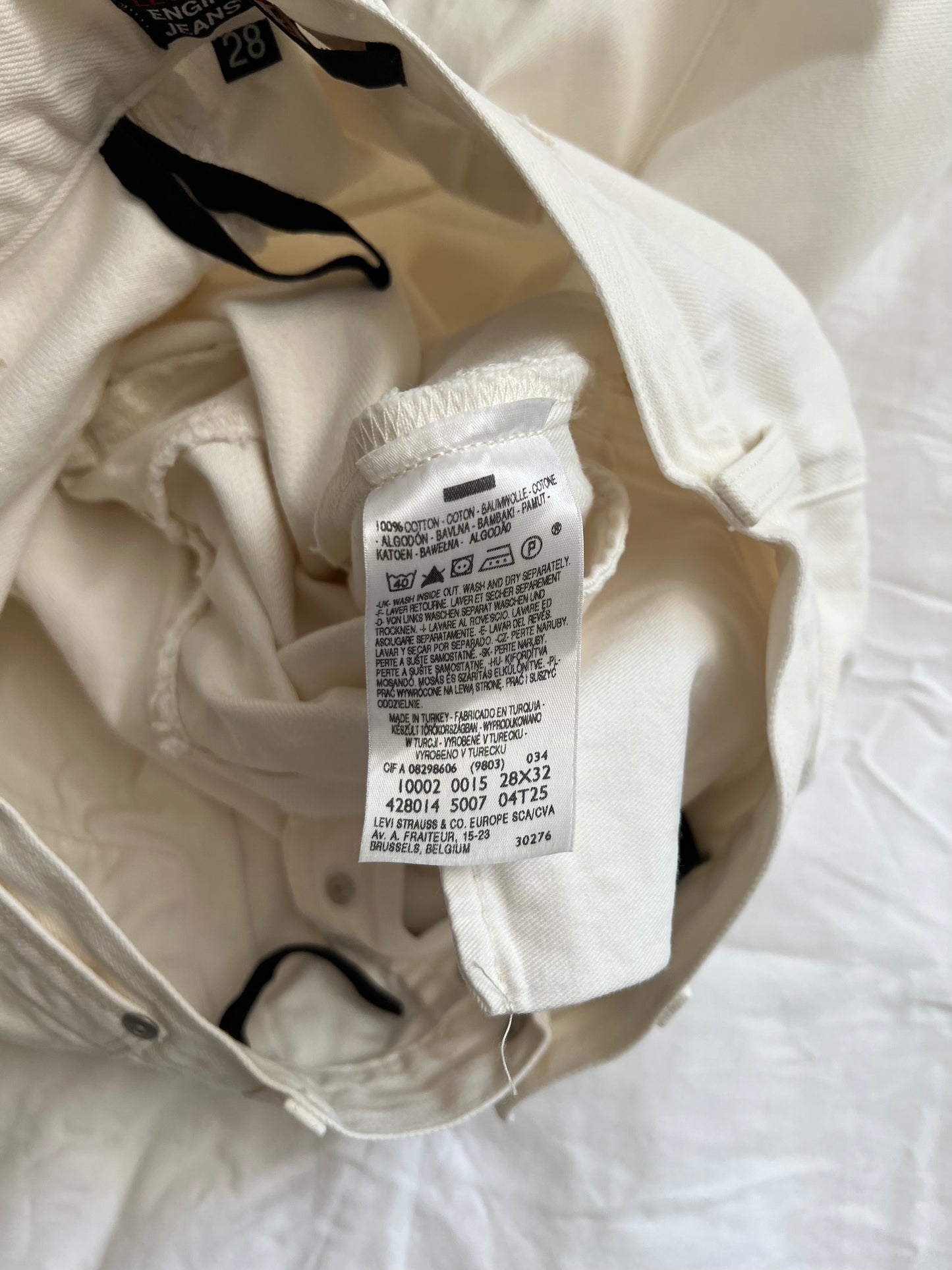 White Levi's Engineered Jeans 28X32